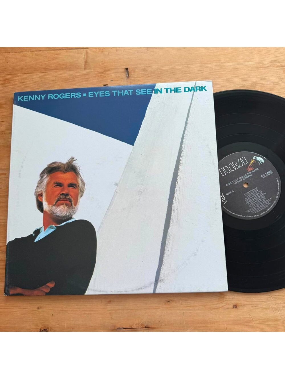 Kenny Rogers - Eyes that see in the Dark 33rpm VG+ VR27